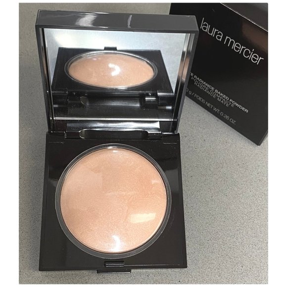 Laura Mercier Matte Radiance Baked Powder - Picture 2 of 3